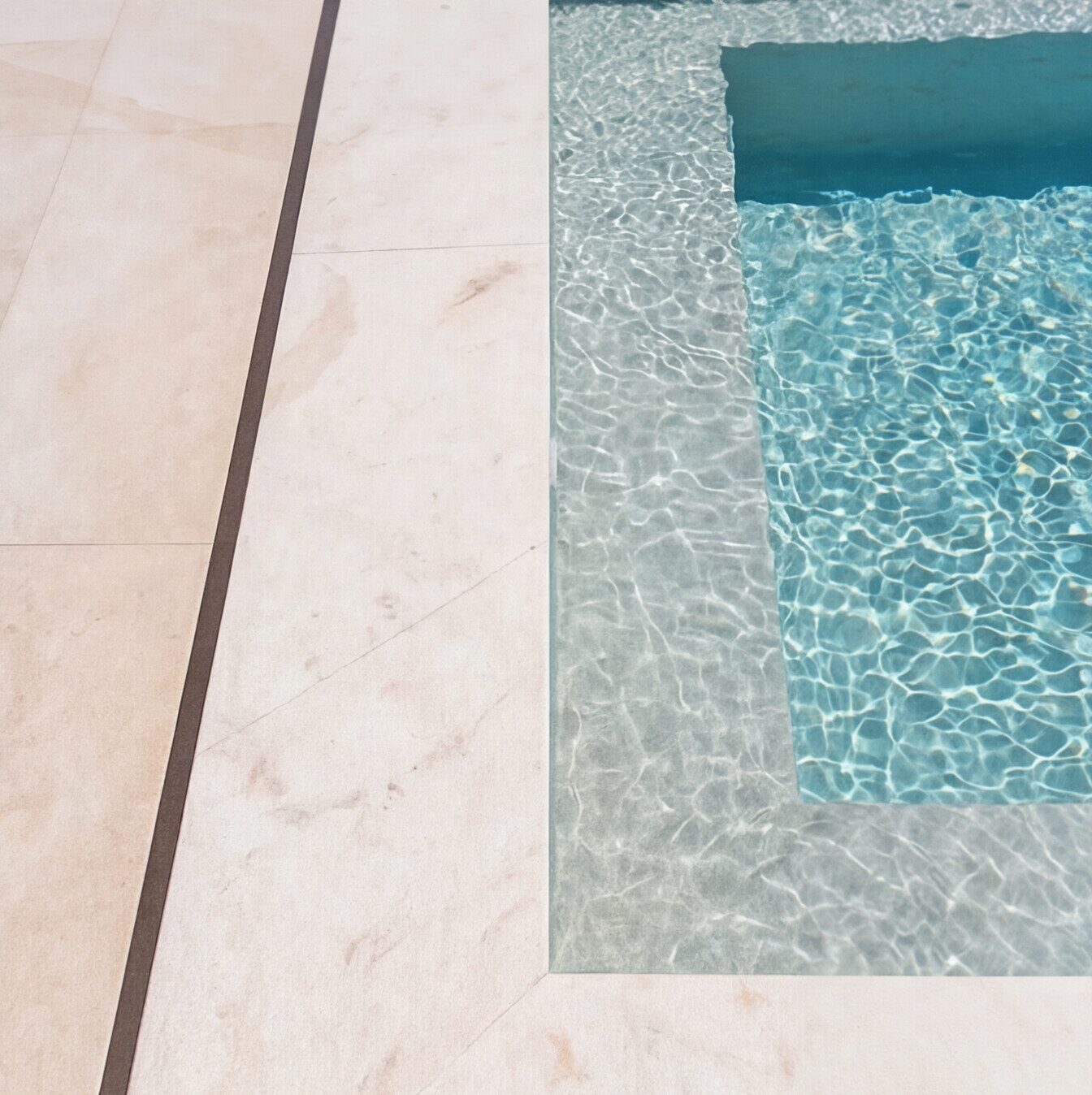 freepik__generate-9-different-angles-of-this-image-tile-7__96124